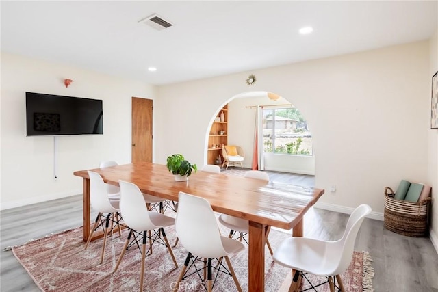 57966 El Dorado Dr, Yucca Valley, CA 92284 - dining space with wood finished floors, baseboards, recessed lighting, and arched walkways