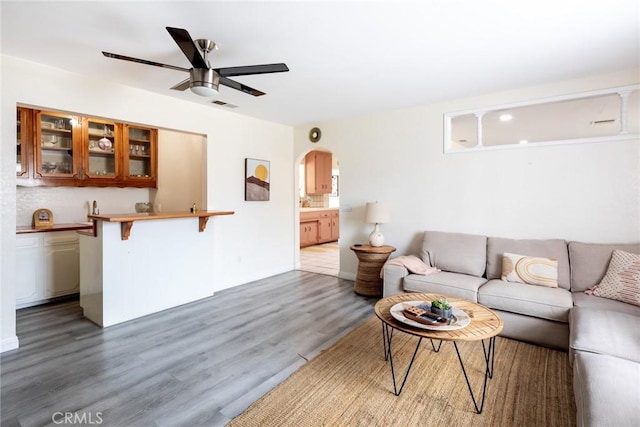 57966 El Dorado Dr, Yucca Valley, CA 92284 - living area featuring arched walkways, ceiling fan, and wood finished floors