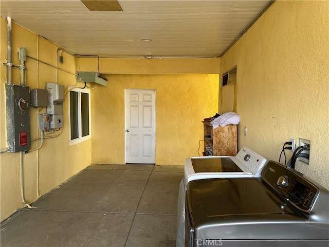 23610 David Ln Unit 1, Moreno Valley, CA 92557 - laundry area with a textured wall, washing machine and dryer, and wood ceiling