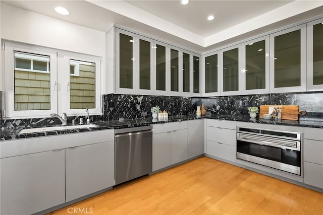 1554 E Oceanfront, Newport Beach, CA 92661 - kitchen with stainless steel appliances, a sink, decorative backsplash, recessed lighting, and light wood-type flooring