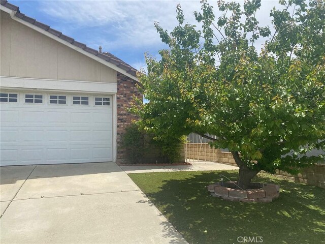 10815 Cherry Hls, Cherry Valley, CA 92223 - garage with fence and concrete driveway