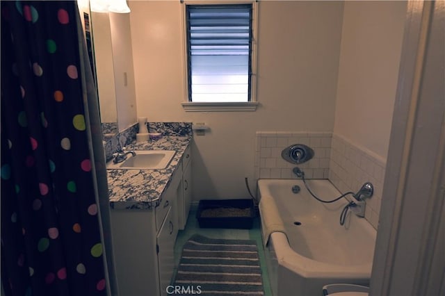 9529 Annetta Ave, South Gate, CA 90280 - bathroom with vanity and a bath
