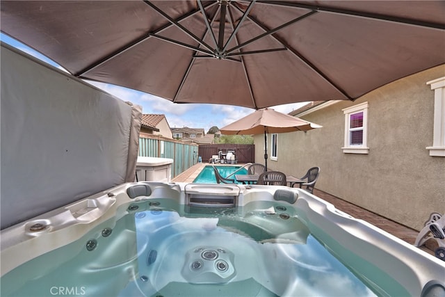 1931 James Gaynor St, Fallbrook, CA 92028 - view of swimming pool featuring a hot tub and a fenced backyard