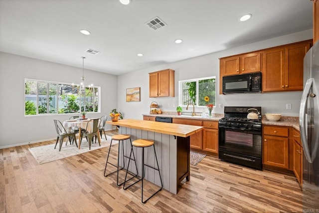 341 Dun Blazer Way, Fallbrook, CA 92028 - kitchen featuring black appliances, a sink, a kitchen bar, brown cabinets, and recessed lighting