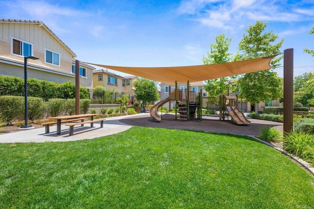 341 Dun Blazer Way, Fallbrook, CA 92028 - community jungle gym with a yard