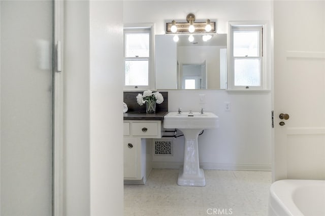 515 N Vista Bonita Ave, Glendora, CA 91741 - bathroom with a bathtub