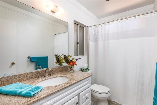40057 S Shore Rd, Fallbrook, CA 92028 - bathroom featuring vanity, toilet, and a shower with curtain