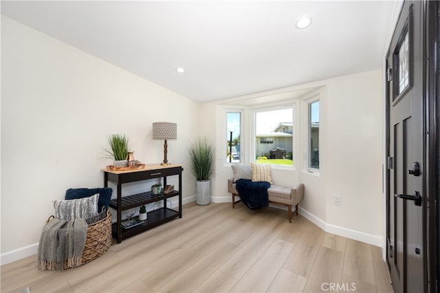 living area with light wood-style flooring, baseboards, and recessed lighting