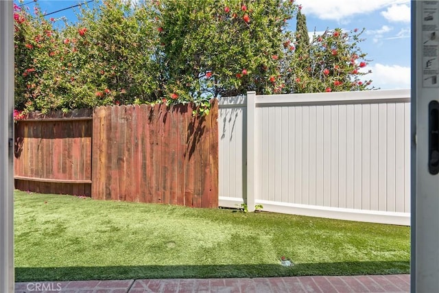19853 Drasin Dr, Canyon Country, CA 91351 - view of yard