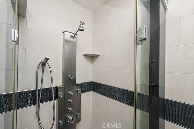 5140 Twilight Canyon Rd Unit 27H, Yorba Linda, CA 92887 - full bathroom with a tile shower