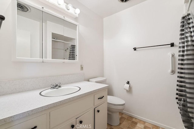 338 S La Serena Dr, West Covina, CA 91791 - bathroom featuring vanity, toilet, a shower with shower curtain, and baseboards