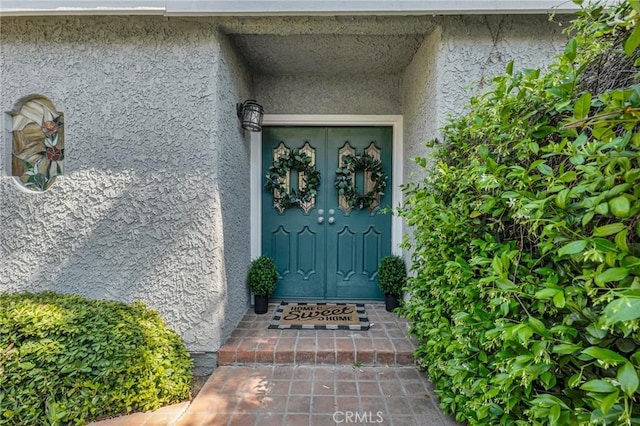 property entrance with stucco siding