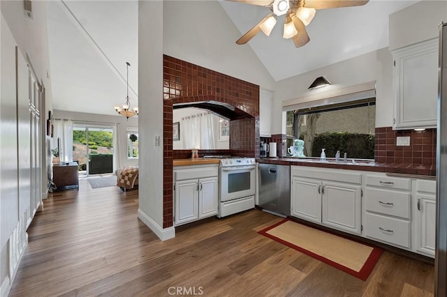 kitchen with white gas range oven, dishwasher, ceiling fan, backsplash, and dark wood-style flooring