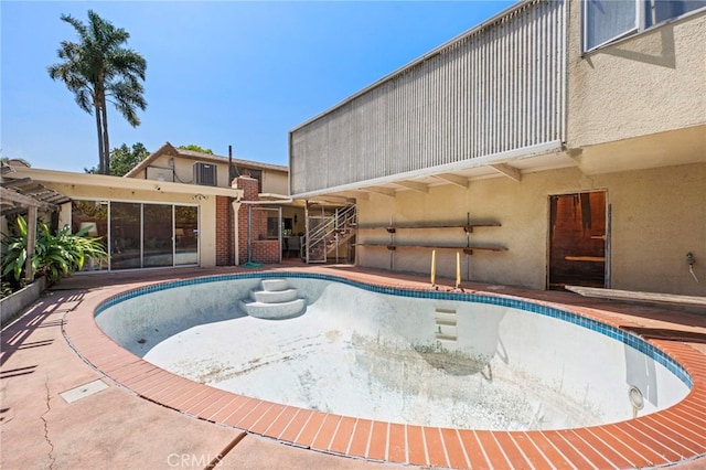 2415 N French St, Santa Ana, CA 92706 - view of pool featuring an empty pool