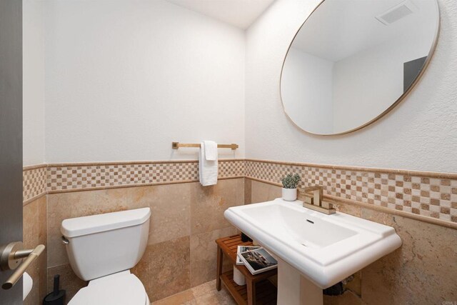 3044 Casmeg Way, El Cajon, CA 92019 - bathroom featuring tile walls and a wainscoted wall