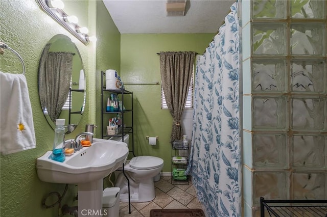 2613 E 221st St, Carson, CA 90810 - bathroom with a textured wall, tile patterned floors, toilet, and a shower with shower curtain