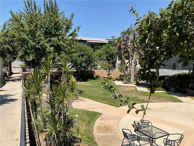 6301 Coldwater Canyon Ave Unit 13, North Hollywood, CA 91606 - view of community with a yard