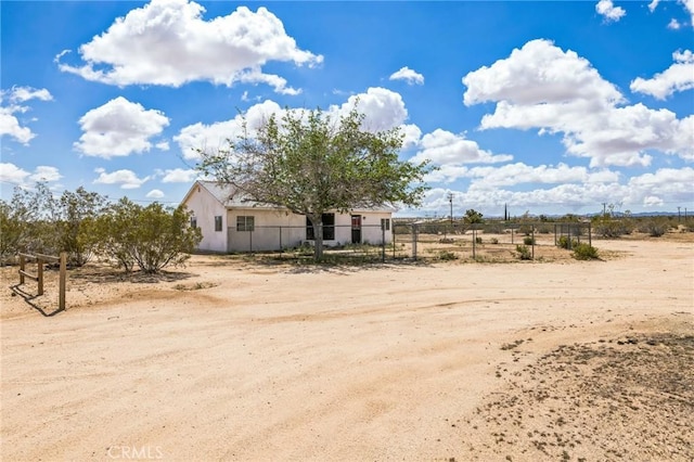1561 Old Woman Springs Rd, Yucca Valley, CA 92284 - view of yard with fence and a view of countryside