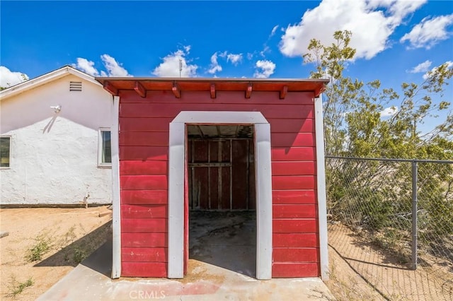 1561 Old Woman Springs Rd, Yucca Valley, CA 92284 - view of shed featuring fence