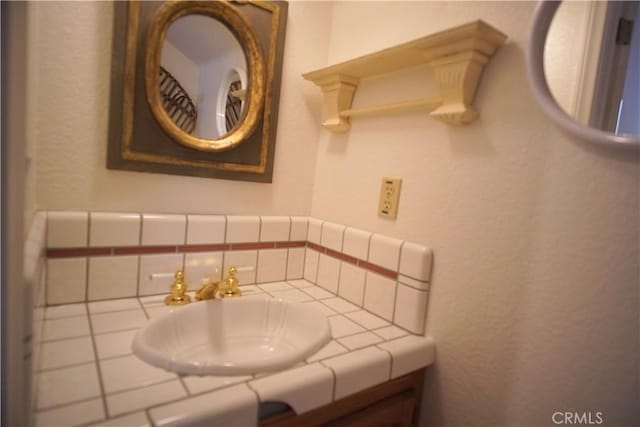 319 Dorn Dr, Crestline, CA 92325 - bathroom with tasteful backsplash and vanity