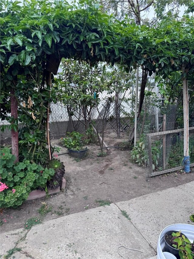 7881 Franklin St, Buena Park, CA 90621 - view of yard featuring fence