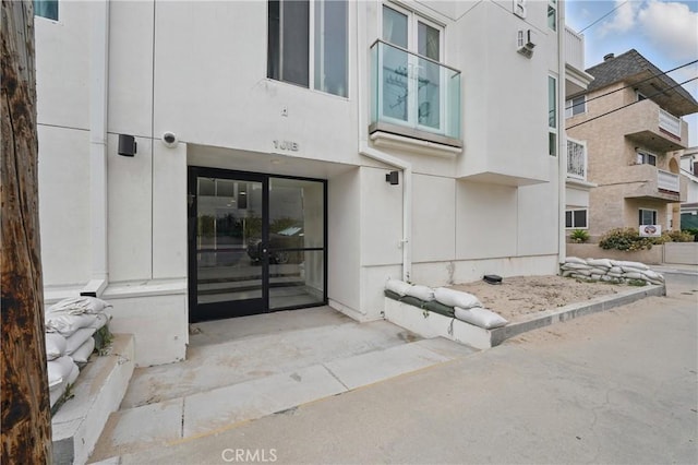 1 Jib St Unit 103, Marina Del Rey, CA 90292 - entrance to property with a surveillance system and stucco siding