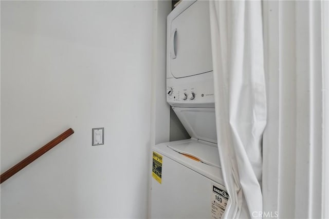 1 Jib St Unit 103, Marina Del Rey, CA 90292 - laundry area featuring stacked washer / drying machine