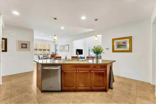kitchen with dishwasher, a sink, decorative light fixtures, a kitchen island with sink, and recessed lighting