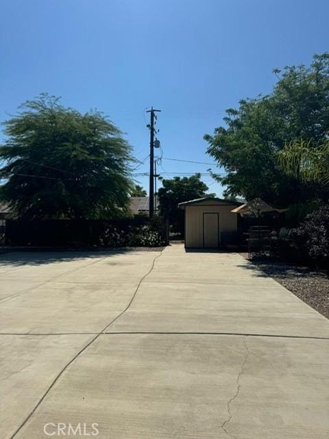 642 S Rosario Ave, San Jacinto, CA 92583 - view of patio / terrace featuring a storage unit