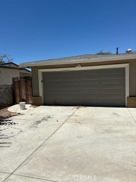642 S Rosario Ave, San Jacinto, CA 92583 - garage with concrete driveway