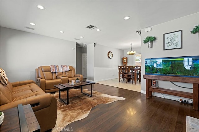 5136 W W Ave L8, Lancaster, CA 93536 - living area featuring a chandelier, wood finished floors, recessed lighting, and baseboards