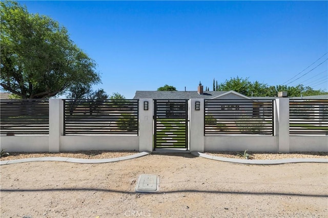 5136 W W Ave L8, Lancaster, CA 93536 - view of gate