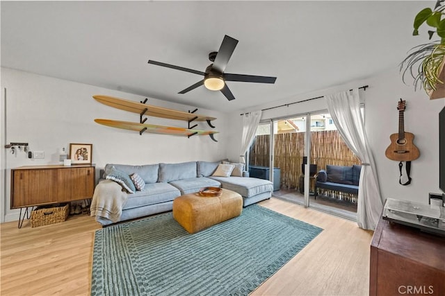 living area featuring light wood-type flooring and ceiling fan