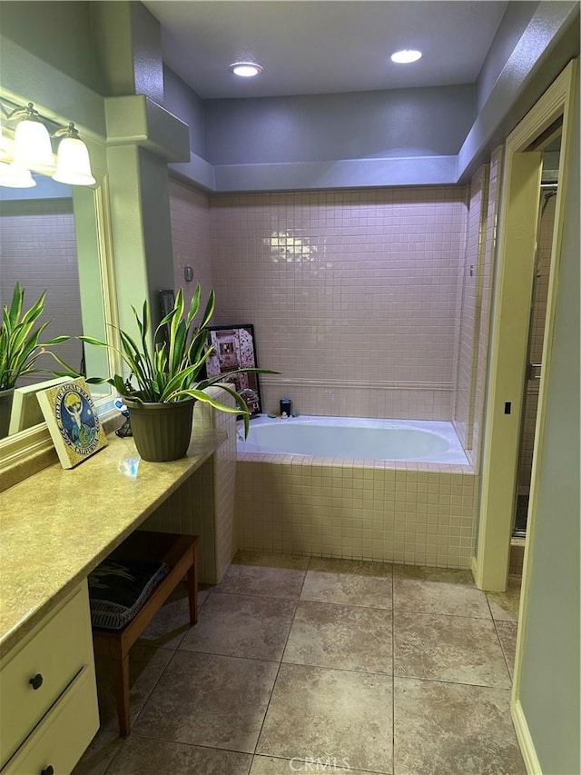 34300 Lantern Bay Dr Unit 41, Dana Point, CA 92629 - full bath featuring vanity and a garden tub