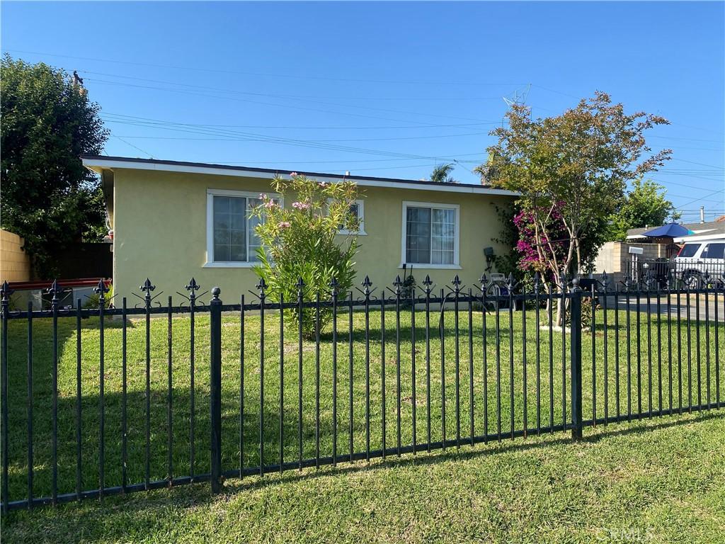 view of front of property with stucco siding