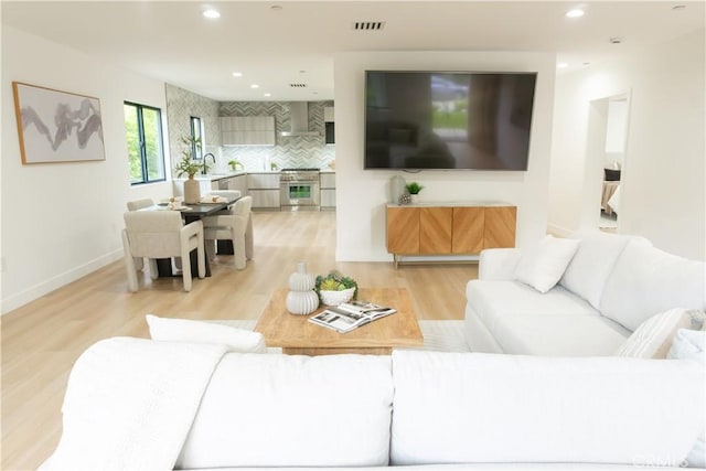 539 Avon Ave, Pasadena, CA 91105 - living area featuring light wood-type flooring, recessed lighting, and baseboards