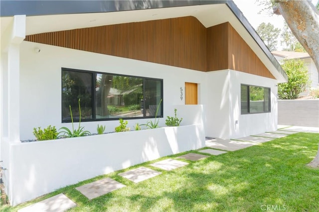 539 Avon Ave, Pasadena, CA 91105 - rear view of property with stucco siding and a lawn