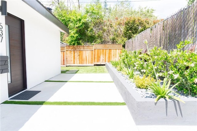 539 Avon Ave, Pasadena, CA 91105 - fenced backyard featuring a patio area