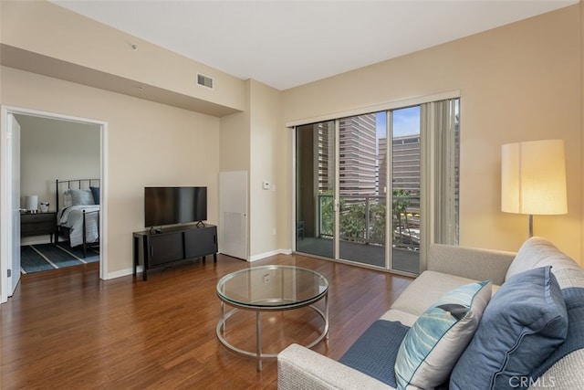 388 E E Ocean, Long Beach, CA 90802 - living room featuring wood finished floors and baseboards