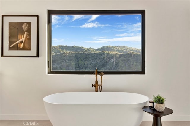 4335 Chaumont Rd, Woodland Hills, CA 91364 - detailed view of baseboards and a soaking tub