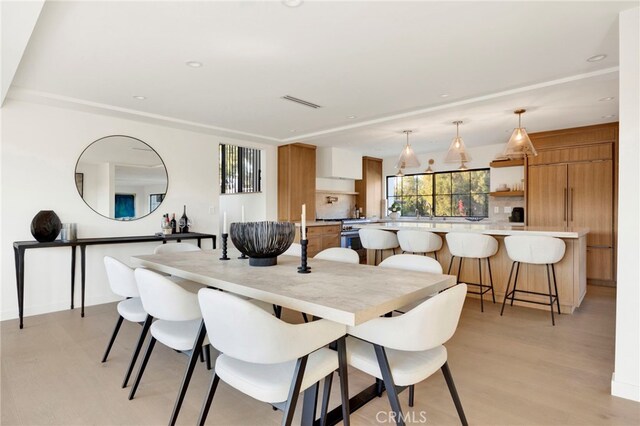 4335 Chaumont Rd, Woodland Hills, CA 91364 - dining room featuring light wood-style flooring and recessed lighting