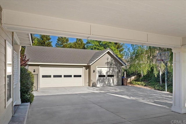 38161 Butterfly Ct, Yucaipa, CA 92399 - garage with concrete driveway