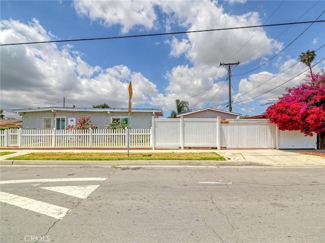 1401 W 165th St, Compton, CA 90220 - ranch-style house with a fenced front yard