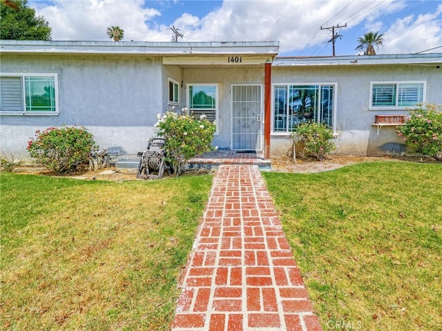 1401 W 165th St, Compton, CA 90220 - entrance to property with stucco siding and a yard