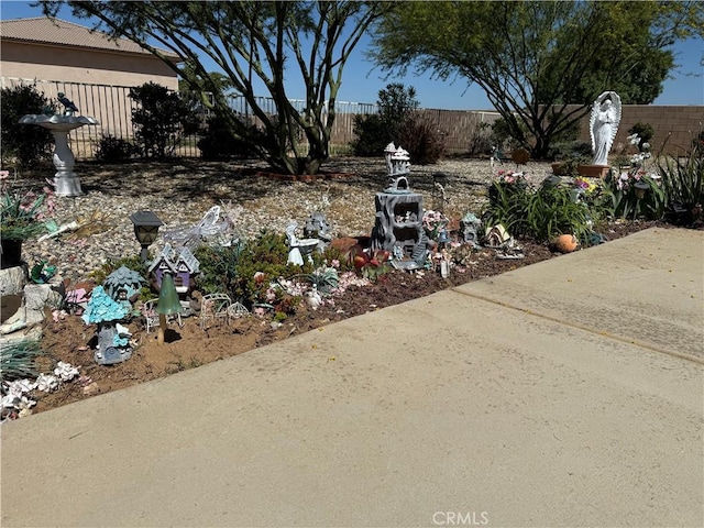 34662 Turner Ln, Yucaipa, CA 92399 - view of yard featuring fence