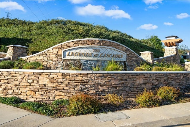 view of community / neighborhood sign