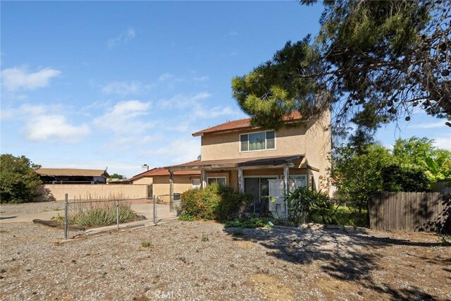 14881 Hawthorne Ave, Fontana, CA 92335 - back of property with stucco siding, a gate, and fence