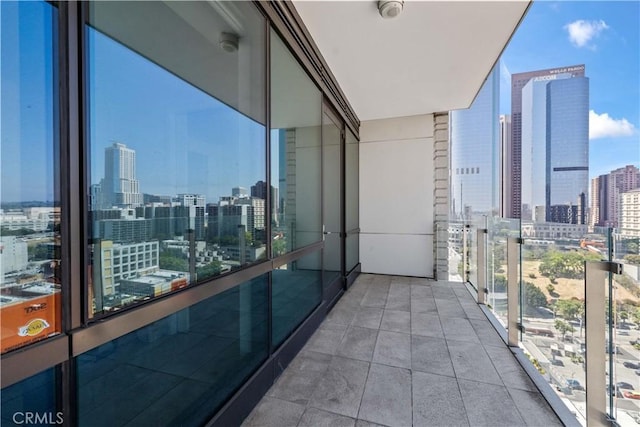 400 S Broadway Unit 2004, Los Angeles, CA 90013 - balcony with a skyline view