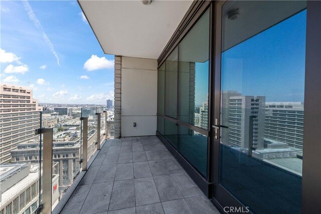 400 S Broadway Unit 2004, Los Angeles, CA 90013 - balcony featuring a view of city