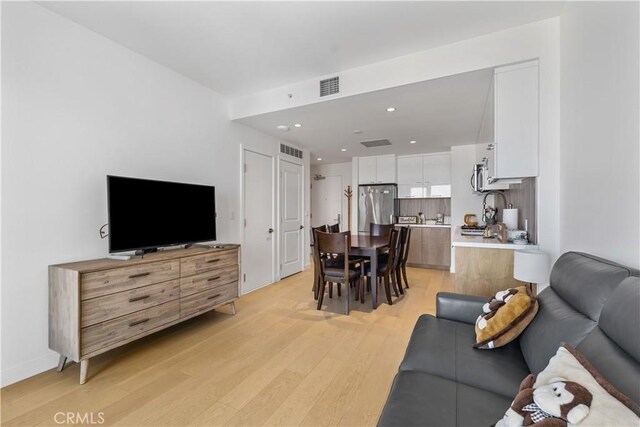 400 S Broadway Unit 2004, Los Angeles, CA 90013 - living room with light wood-style flooring and recessed lighting